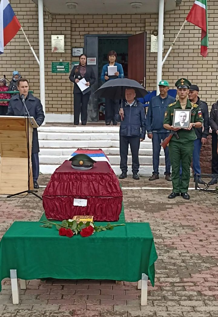 В селе Акбуре простились с бойцом, погибшим в зоне СВО