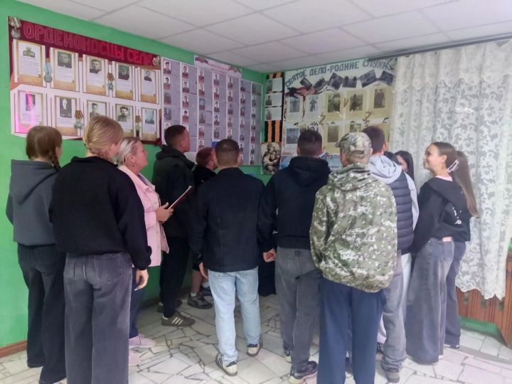 В Архангельском ДК прошел патриотический час «Сила V правде»