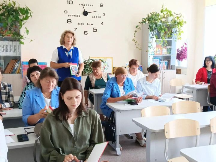 Начальник Черемшанского отделения профилактики ГБУ «БДД» выступила перед педагогами